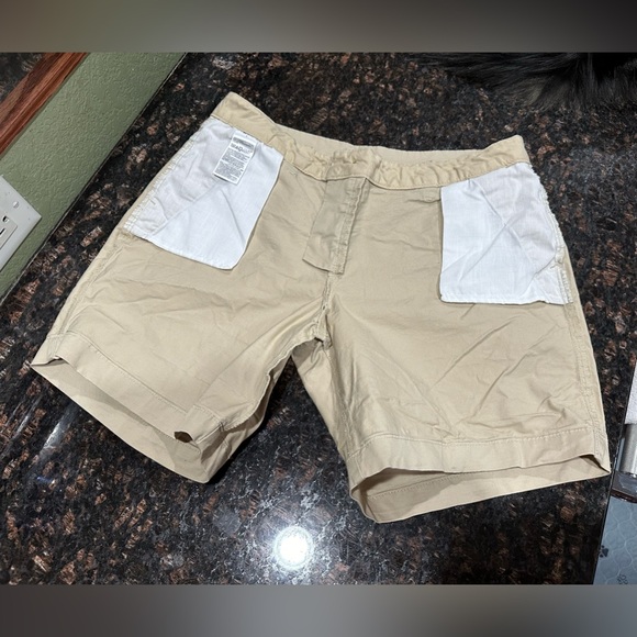 Old Navy Khaki Shorts, Size 6 - Picture 3 of 9